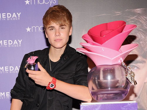 Nước hoa của Justin Bieber qua mặt Jennifer Lopez, Beyonce